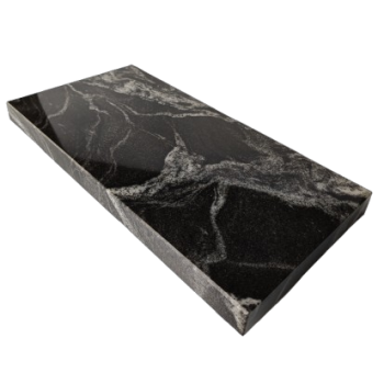 Parapet z granitu Oscuro Mist Poler szerokość 15cm grubość 3cm